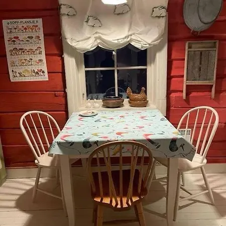 Det Rode Huset Pa Vagnes